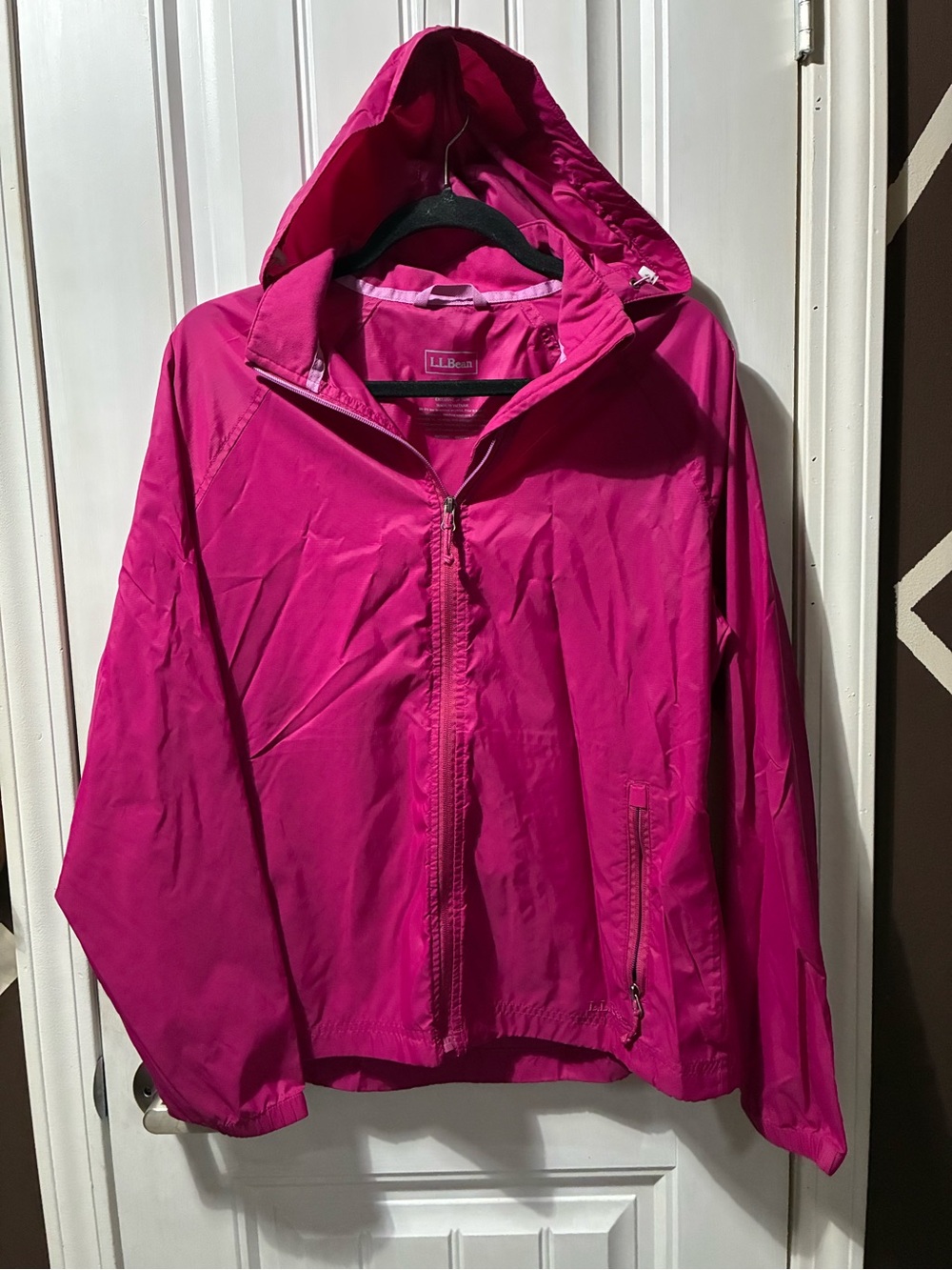 L.L. Bean Women's Bright Magenta Hooded Windbreaker Jacket